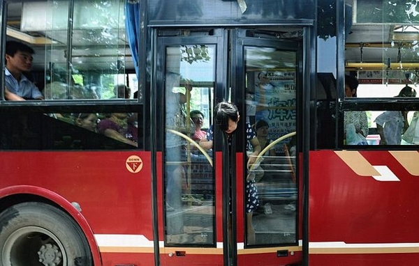 http://www.aljalawi.net/wp-content/uploads/2011/06/1309315697_madam_02.jpg