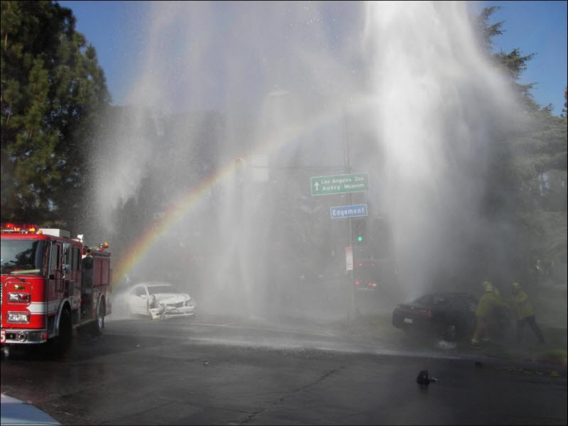 http://www.aljalawi.net/wp-content/uploads/2011/06/fire-hydrant-accident-04.jpg