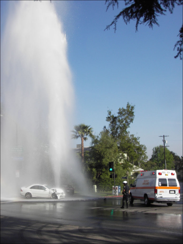 http://www.aljalawi.net/wp-content/uploads/2011/06/fire-hydrant-accident-08.jpg