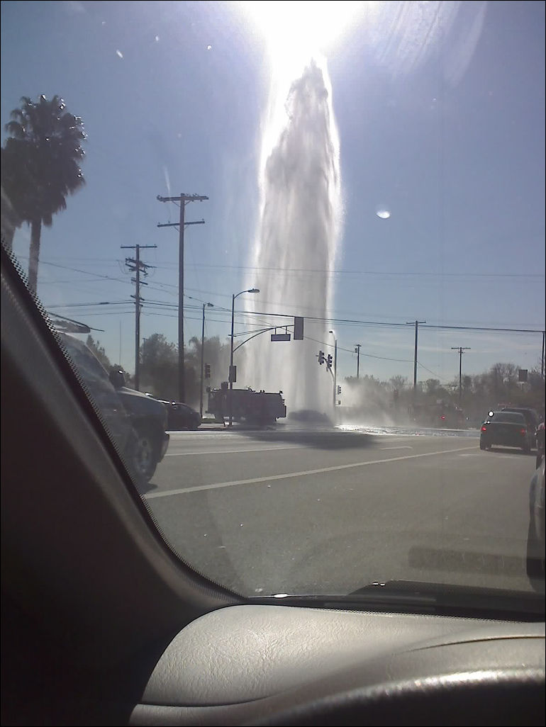 http://www.aljalawi.net/wp-content/uploads/2011/06/fire-hydrant-accident-11.jpg