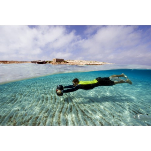 http://www.aljalawi.net/wp-content/uploads/2011/08/5000_side_view_half_under_above_water_line-w480_1.jpg