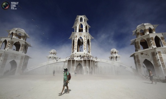 http://www.aljalawi.net/wp-content/uploads/2011/09/burningman_004-900x540.jpg