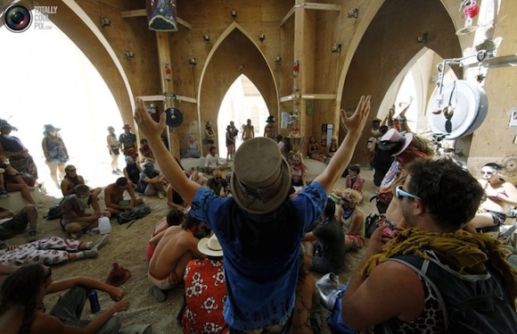 http://www.aljalawi.net/wp-content/uploads/2011/09/burningman_011-900x580.jpg