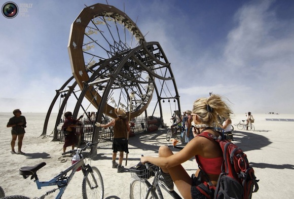 http://www.aljalawi.net/wp-content/uploads/2011/09/burningman_016-900x610.jpg