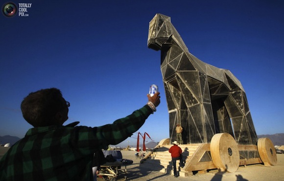http://www.aljalawi.net/wp-content/uploads/2011/09/burningman_023-900x576.jpg