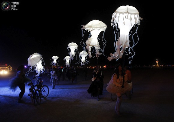 http://www.aljalawi.net/wp-content/uploads/2011/09/burningman_028-900x632.jpg