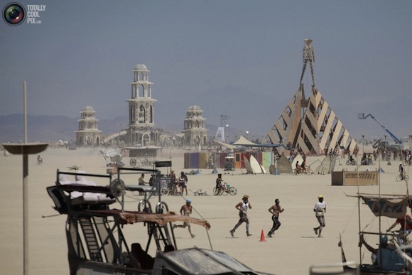 http://www.aljalawi.net/wp-content/uploads/2011/09/burningman_044-900x600.jpg