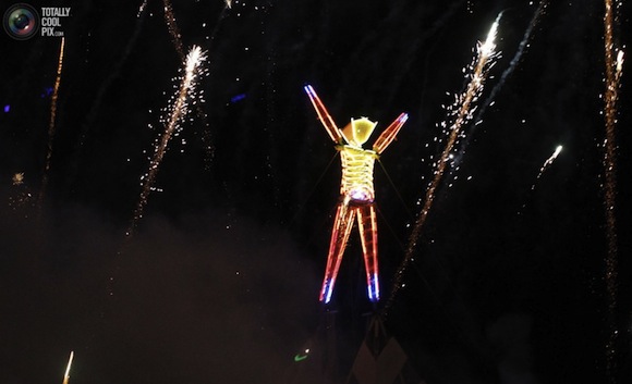 http://www.aljalawi.net/wp-content/uploads/2011/09/burningman_052-900x547.jpg