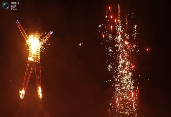 http://www.aljalawi.net/wp-content/uploads/2011/09/burningman_053-900x616.jpg