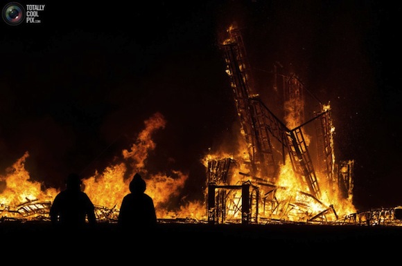 http://www.aljalawi.net/wp-content/uploads/2011/09/burningman_059-900x597.jpg