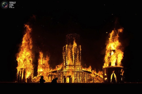 http://www.aljalawi.net/wp-content/uploads/2011/09/burningman_060-900x600.jpg