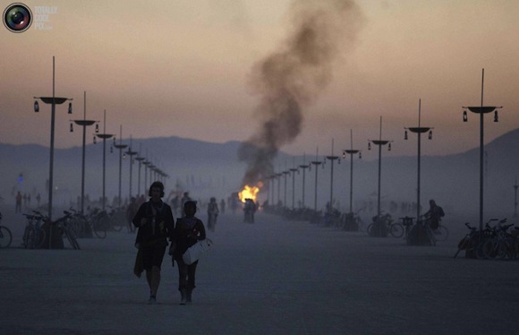 http://www.aljalawi.net/wp-content/uploads/2011/09/burningman_061-900x580.jpg