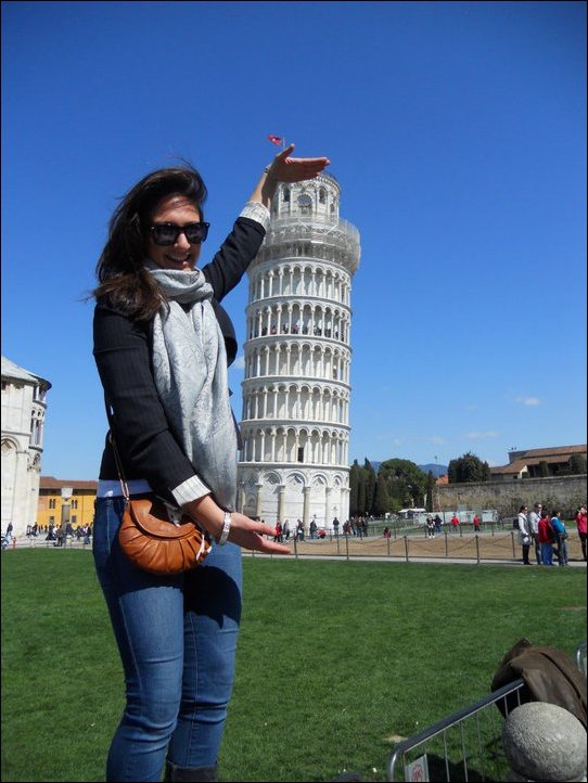 http://www.aljalawi.net/wp-content/uploads/2011/10/tourists-posing-05.jpg
