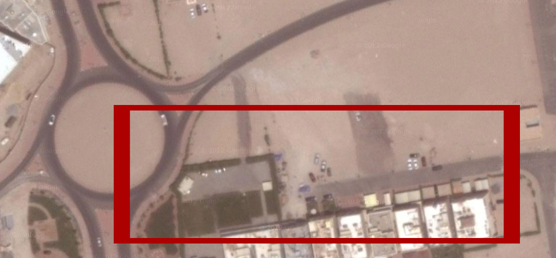 بالصور : في منطقة اشبيلية .. حديقة منزل على شارع مهم .. ويصبح الطريق مسدود !