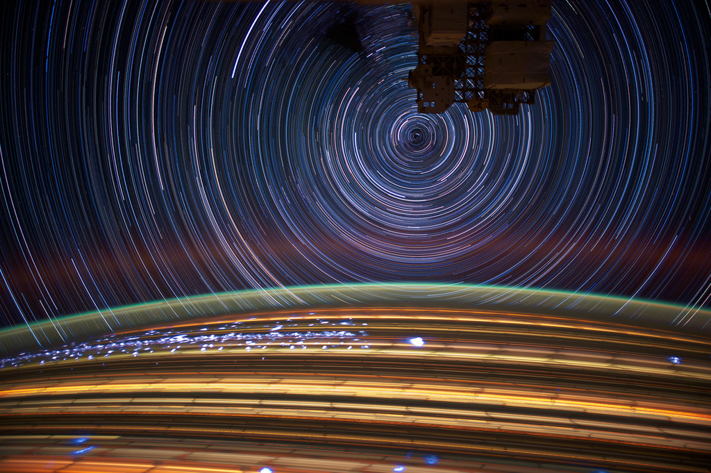أجمل الصور لحركة النجوم والأرض من الفضاء .. صور رائعة !