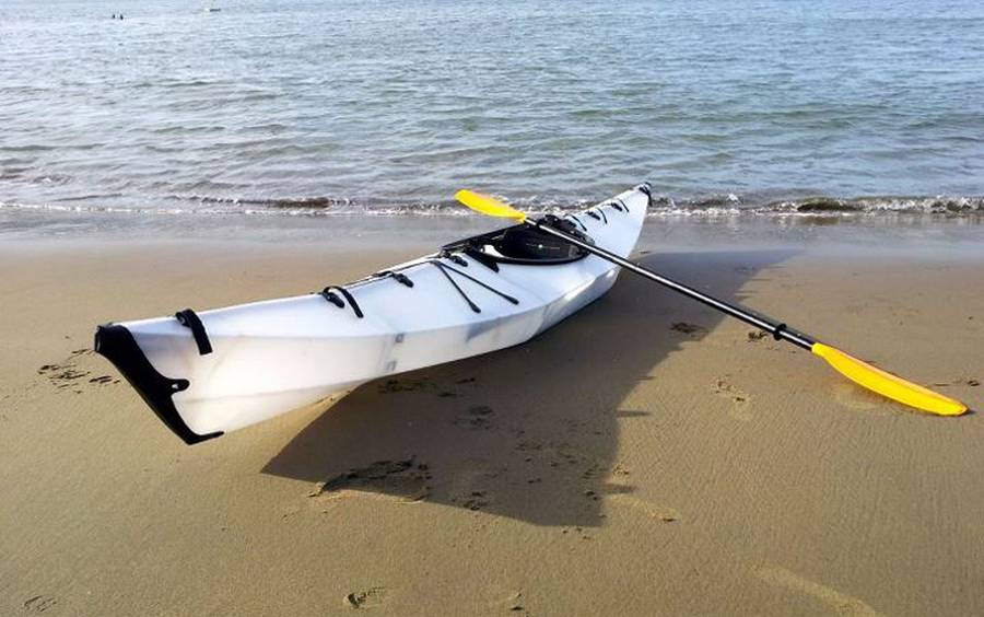 صور / فيديو : ابتكار قارب قابل للطي .. يتسع لشخص واحد !
