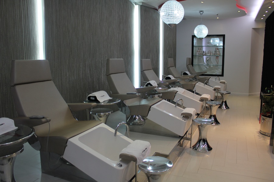 chi nail bar : العناية بالاظافر والأقدام في السالمية .. للنساء فقط !