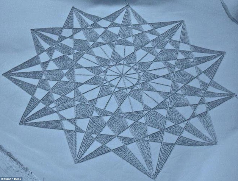 صور : فن الرسم على المسطحات الثلجية من خلال المشي