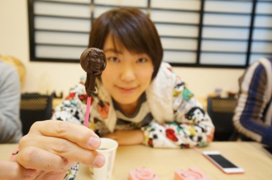 اليابان : يمكنك صناعة قطعة شوكولاته على وجهك .. ثلاثي الأبعاد