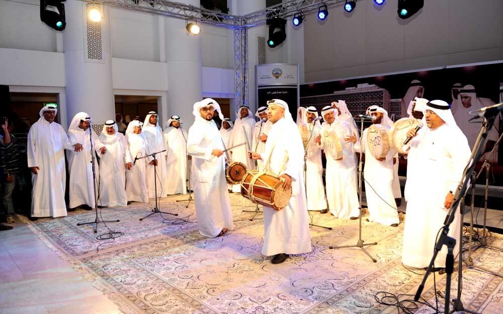 فيديو / صورة : إقامة حفلة غنائية داخل مجلس الأمة الكويتي وبحضور الرئيس والأعضاء