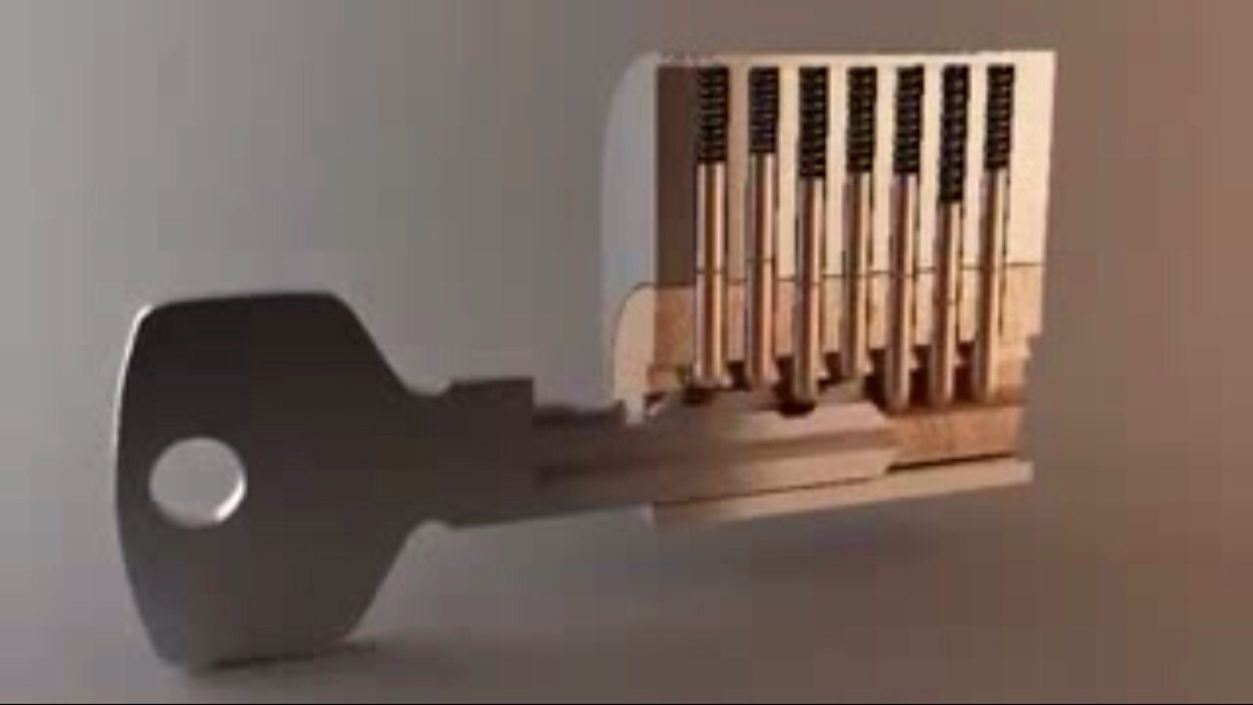 فيديو يوضح كيف يفتح المفتاح قلب القفل