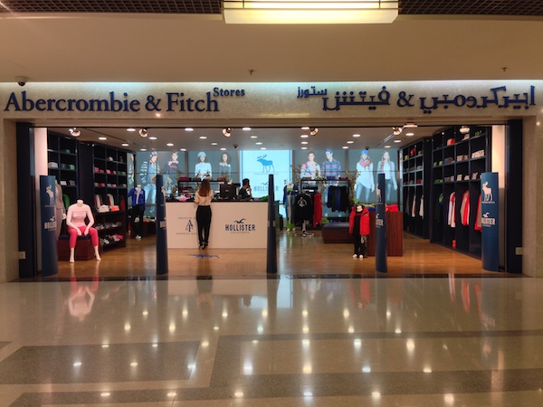 صور : في الكويت تم افتتاح محل ” Abercrombie & Fitch و Hollister “