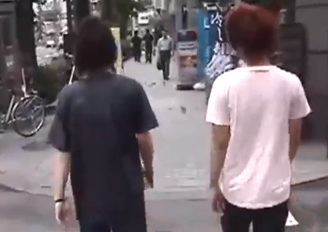 فيديو : كيف تجعل الناس يفسحون لك الطريق في اليابان