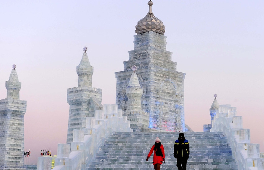 صور / فيديو : المهرجان السنوي في مدينة الثلج الصينية يسقبل ملايين الزوار