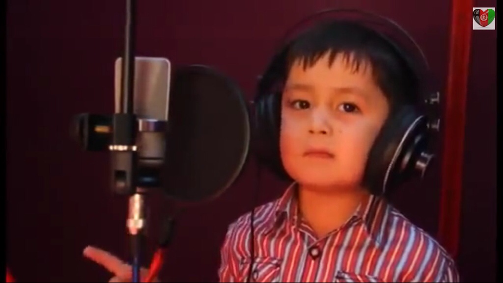فيديو : أغنية رائعة جداً بصوت طفل أفغاني عمره 4 سنوات