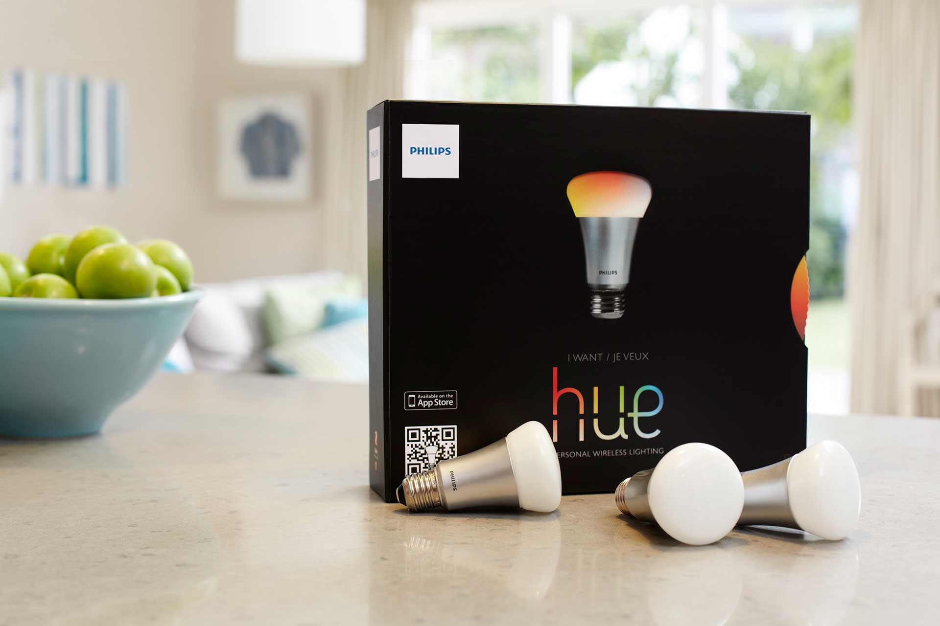 تجربة إضاءة Philips Hue للمنزل وتغيير الوانها عبر الايفون .. التفاصيل :